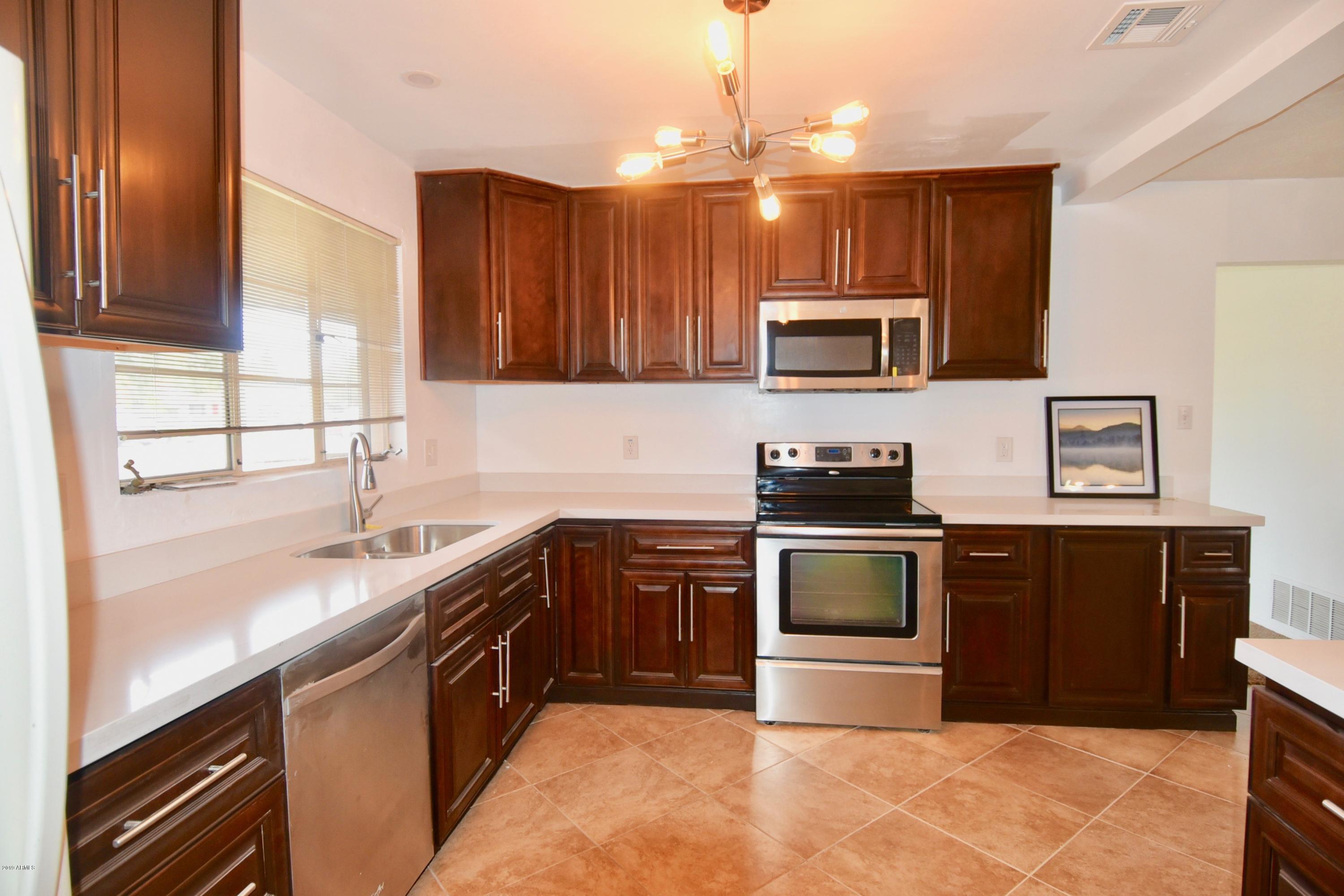 3855 West Lamar Road Phoenix, AZ 85019 - Photo 4 of 17 DSC_1969
