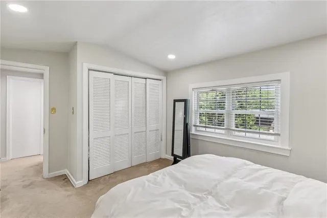 a view of a livingroom with a workspace