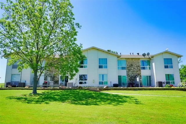 $179,500 | 100 Harbor Drive, Unit 102A, Runaway Bay, TX 76426