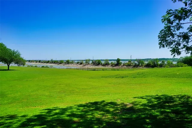 $179,500 | 100 Harbor Drive, Unit 102A, Runaway Bay, TX 76426