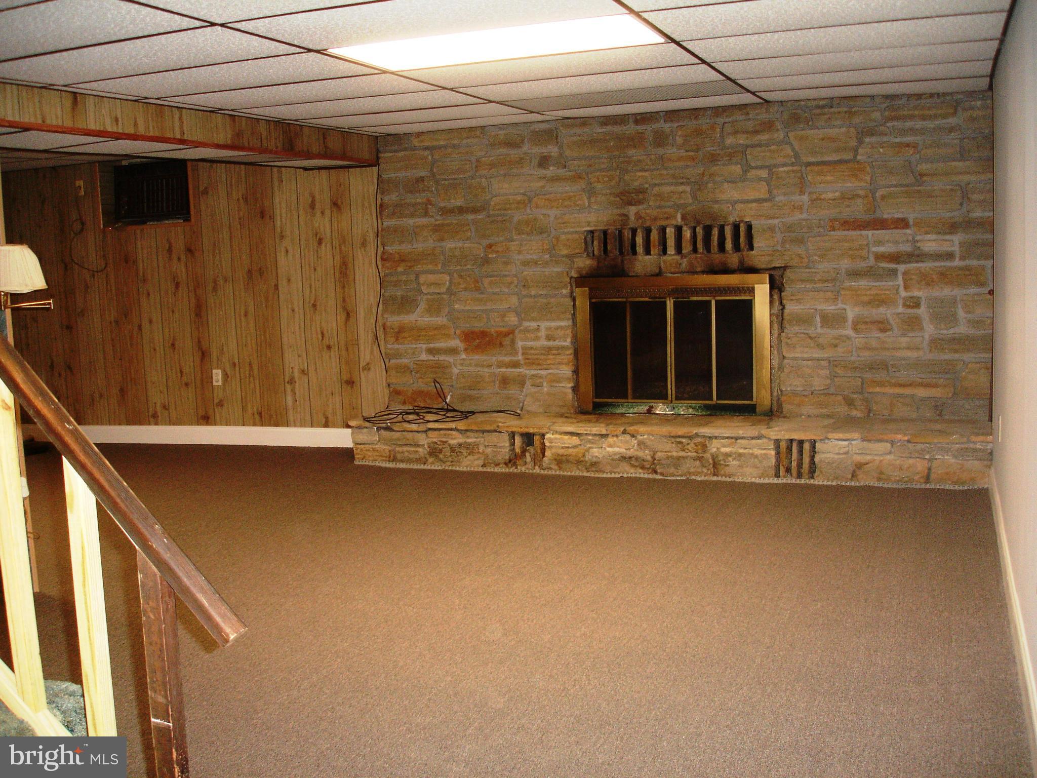 7914 Shore Road Baltimore, MD 21219 - Photo 22 of 30 Large area for gatherings