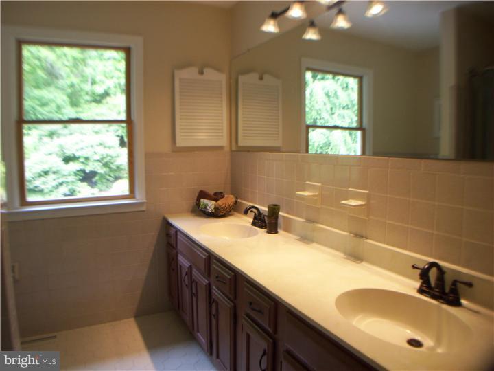 62 Raphael Road Hockessin, DE 19707 - Photo 19 of 24 Bathroom