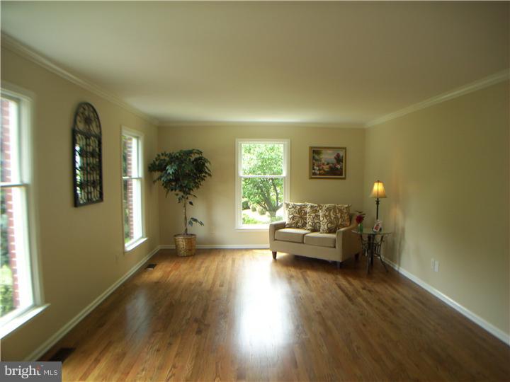 62 Raphael Road Hockessin, DE 19707 - Photo 3 of 24 Living Room