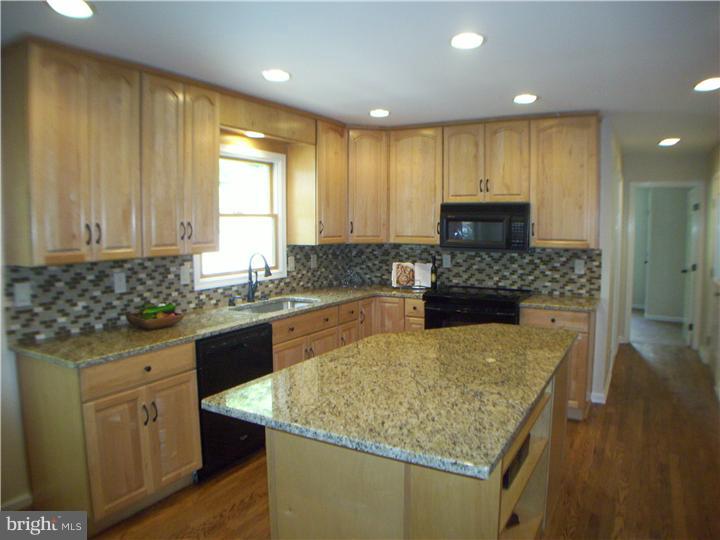 62 Raphael Road Hockessin, DE 19707 - Photo 7 of 24 Kitchen