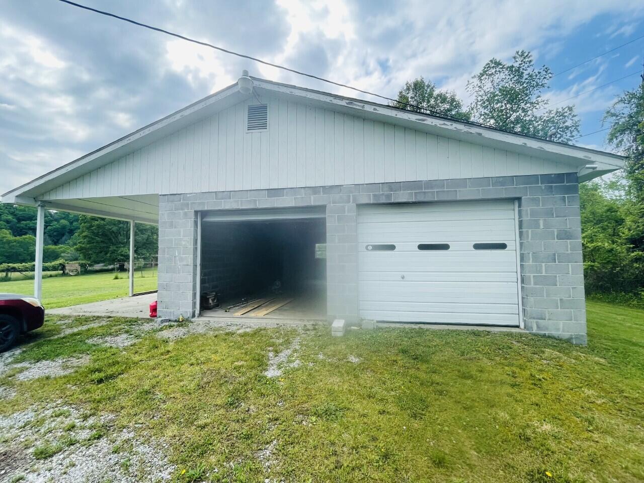 4036 Dungannon Road Coeburn, VA 24230 - Photo 23 of 25 Garage 4