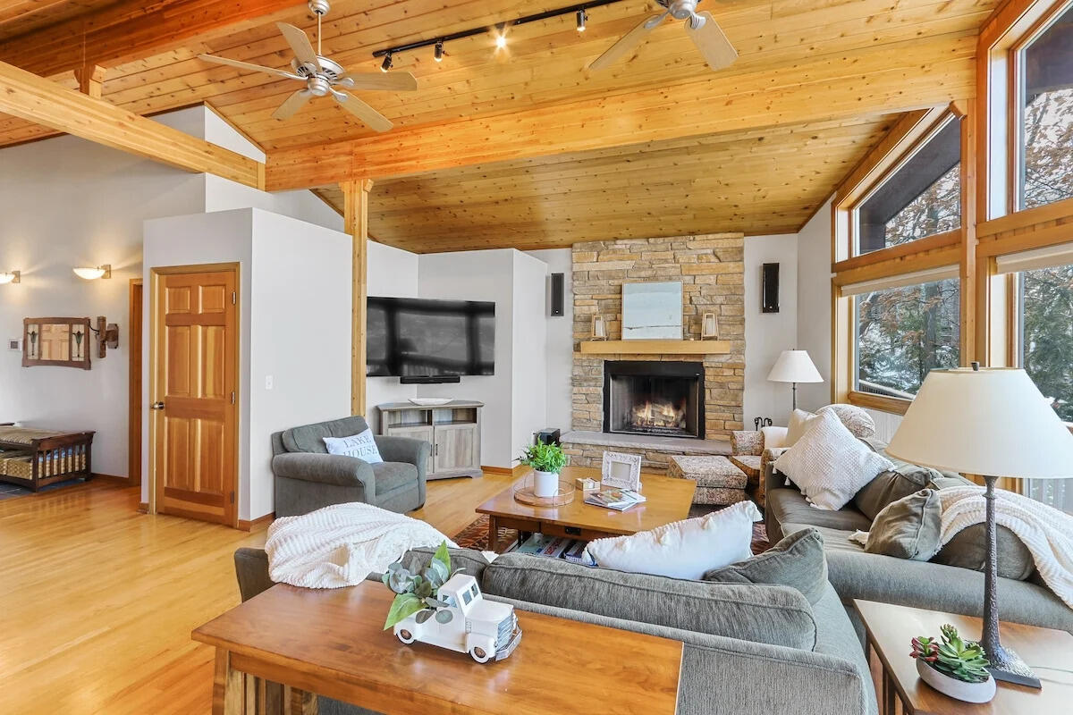 N7487 East Lakeshore Drive Whitewater, WI 53190 - Photo 8 of 23 11