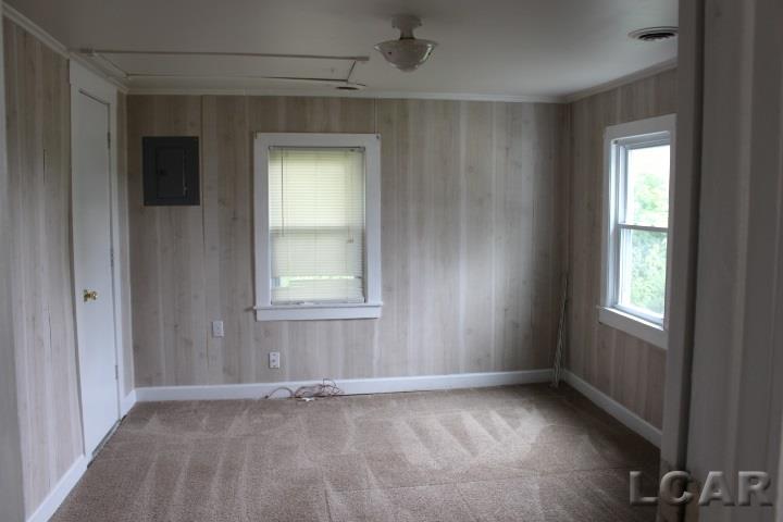 863 Addison Street Adrian, MI 49221 - Photo 4 of 13 31296241-3.JPG