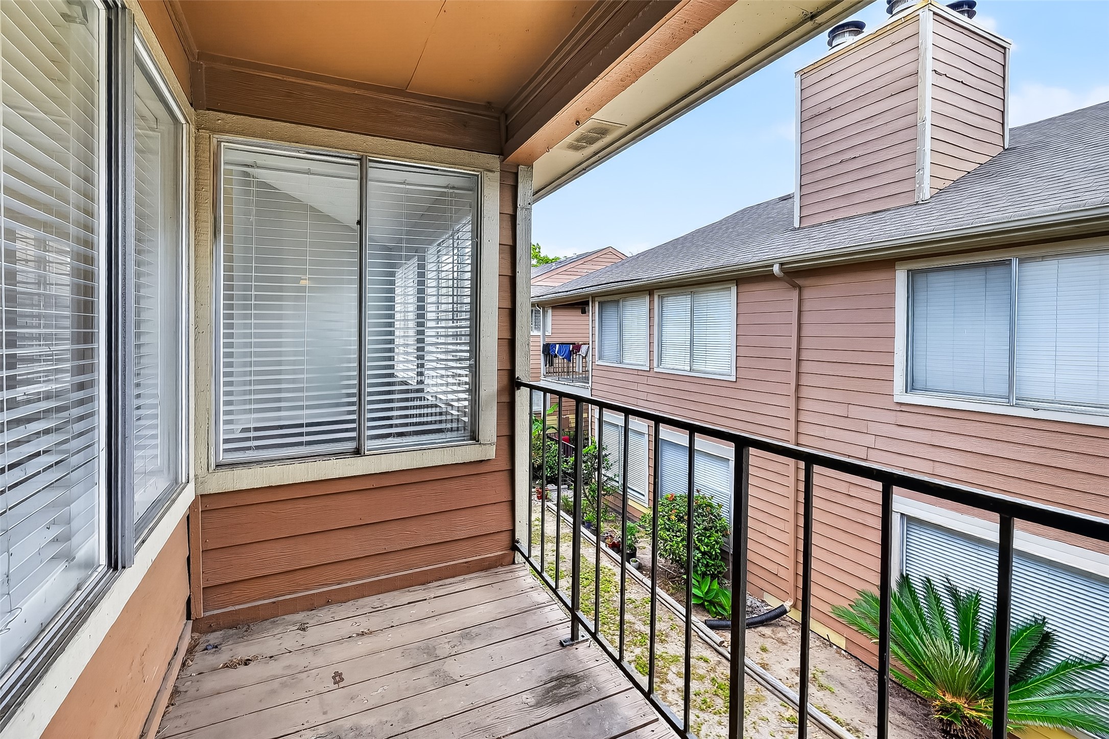 12200 Overbrook Lane, Unit 38D Houston, TX 77077 - Photo 16 of 20 a view of a balcony with a potted plant