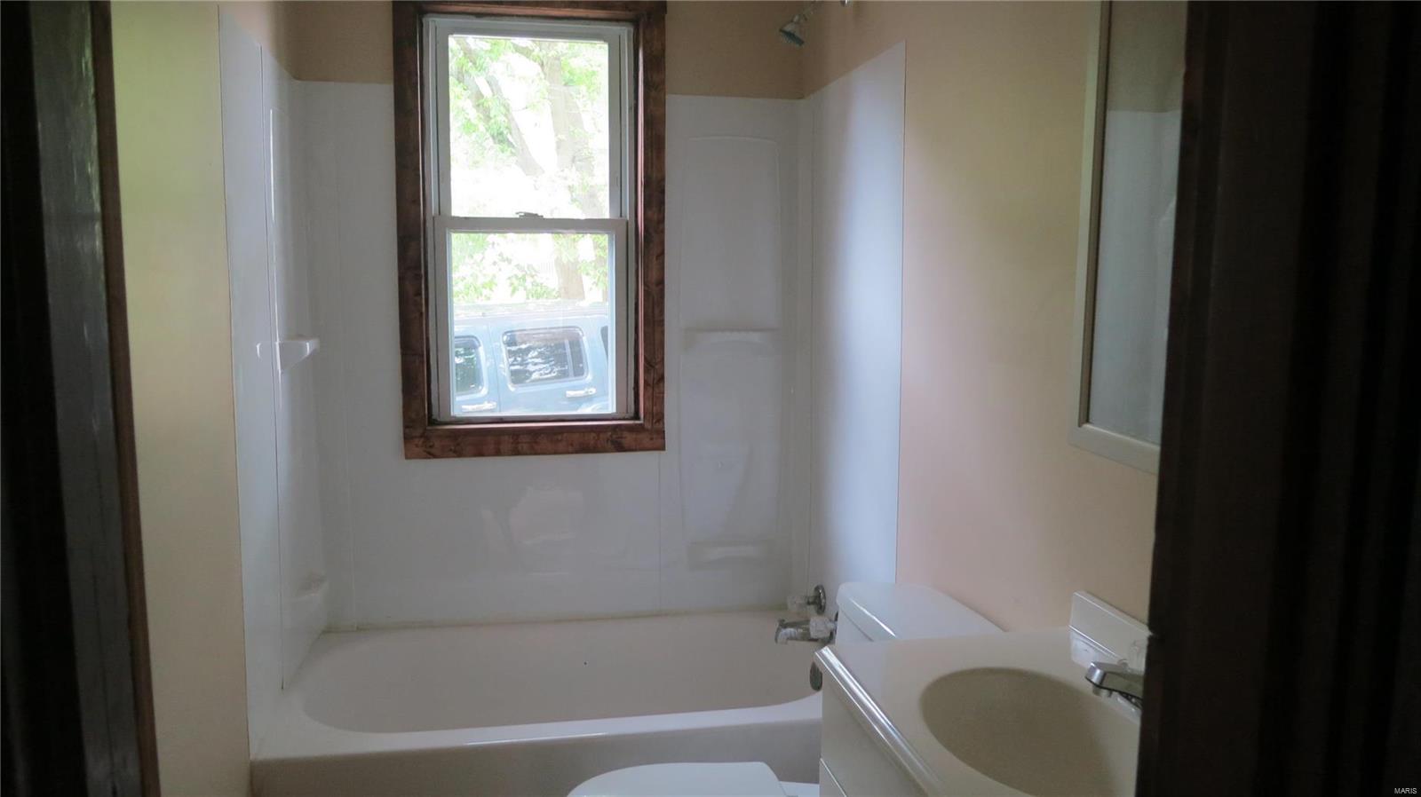 1411 Milton Road Alton, IL 62002 - Photo 14 of 19 Gallery Image 14