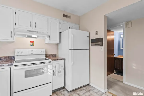 $79,900 | 1913 Jeanette Lane, Unit 8, Springfield, IL 62702