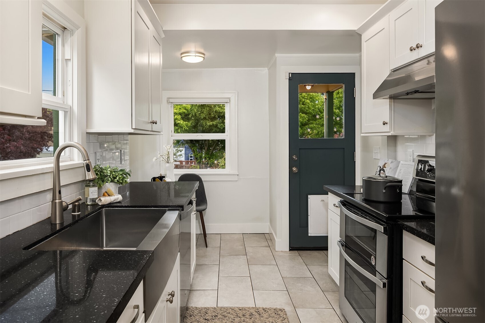 6524 Division Avenue Northwest Seattle, WA 98117 - Photo 11 of 36