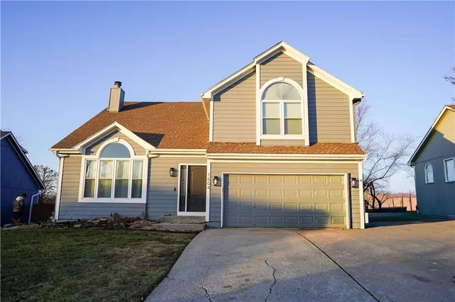 $375,000 | 1604 Southeast 11th Street, Lee's Summit, MO 64081