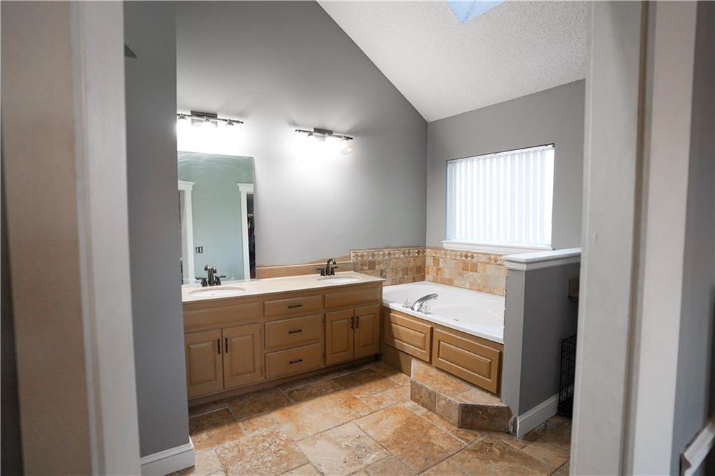 1604 Southeast 11th Street Lee's Summit, MO 64081 - Photo 16 of 32