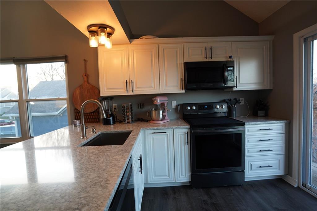 1604 Southeast 11th Street Lee's Summit, MO 64081 - Photo 9 of 32