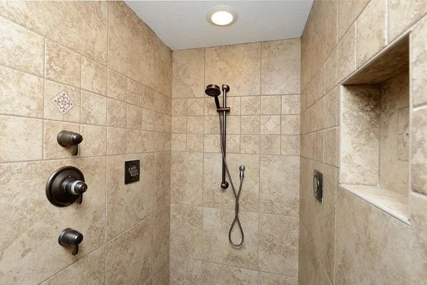 $575,000 | 1024 Sugar Drive, Argusville, ND 58005