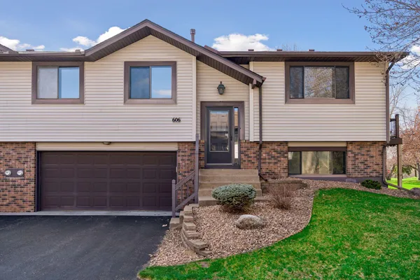 $295,000 | 606 Donegal Circle, Shoreview, MN 55126