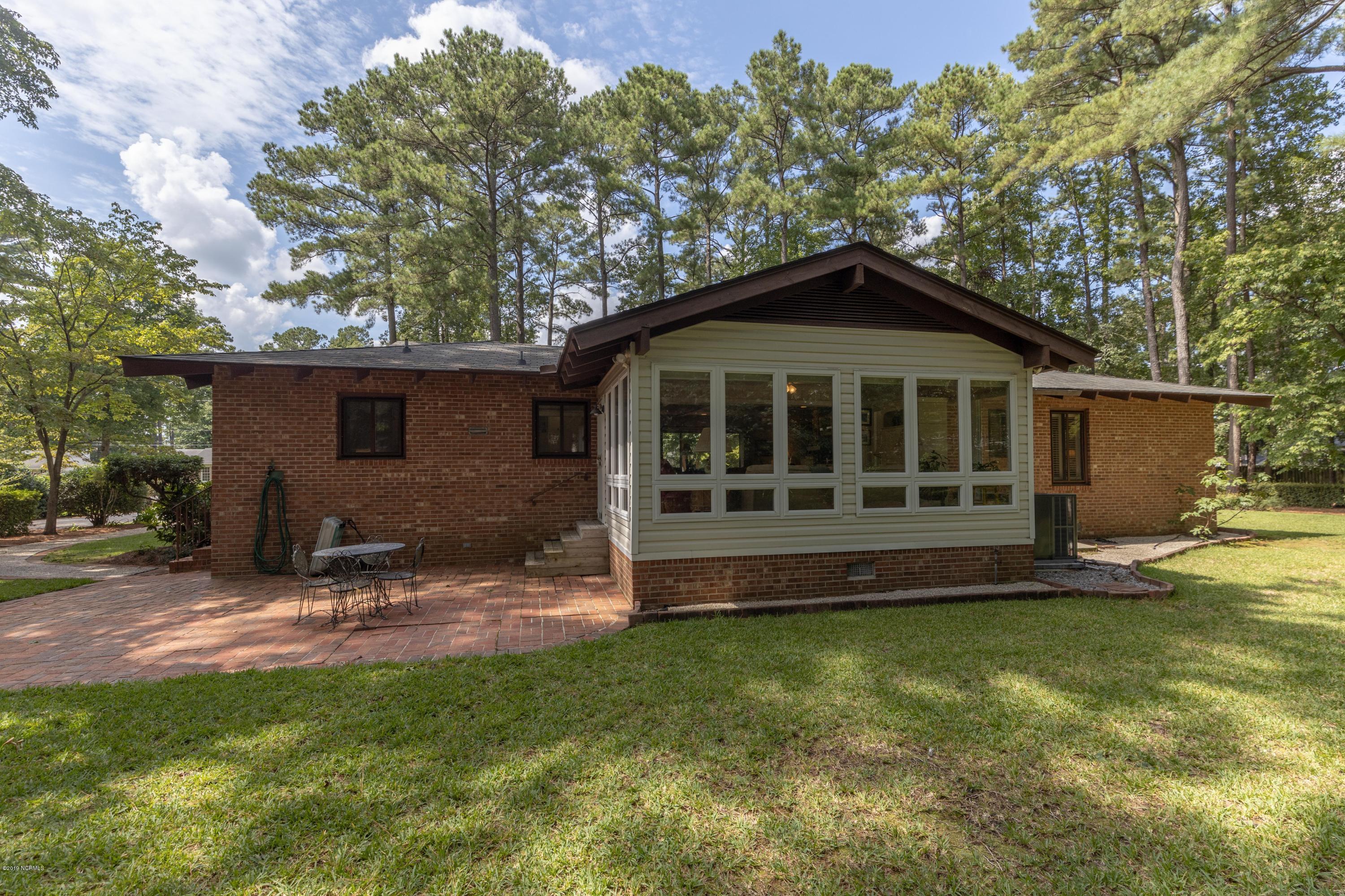 303 Crown Point Road Greenville, NC 27858 - Photo 3 of 46 303 Crown Point-7