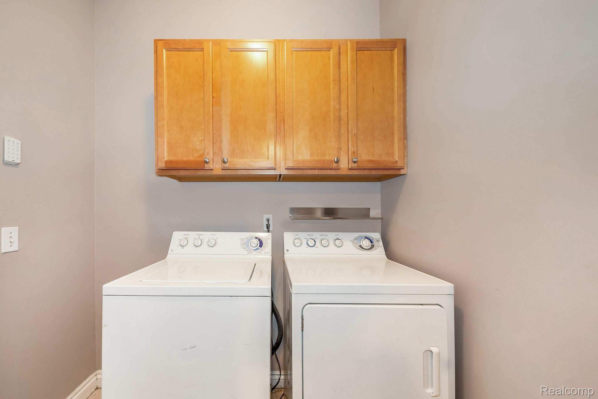 45751 North Stonewood Road Canton, MI 48187 - Photo 14 of 33 Laundry