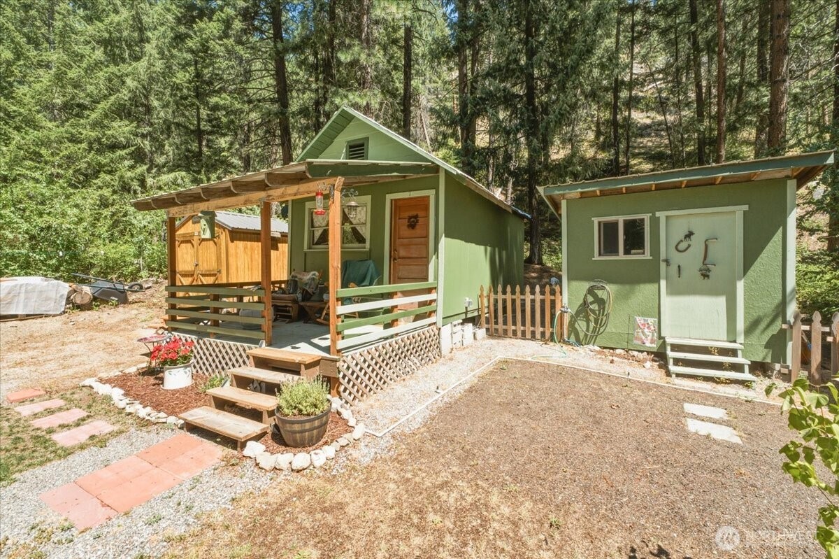 17964 Entiat River Road Entiat, WA 98822 - Photo 2 of 27