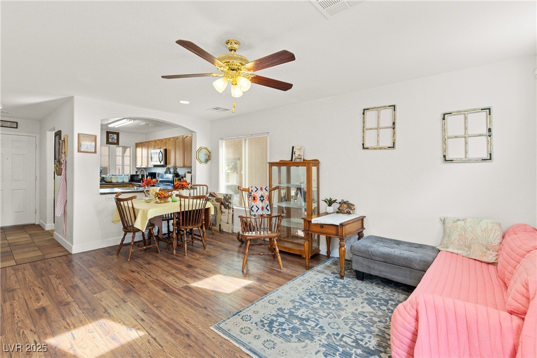 9105 Silk Threads Avenue Las Vegas, NV 89149 - Photo 3 of 25