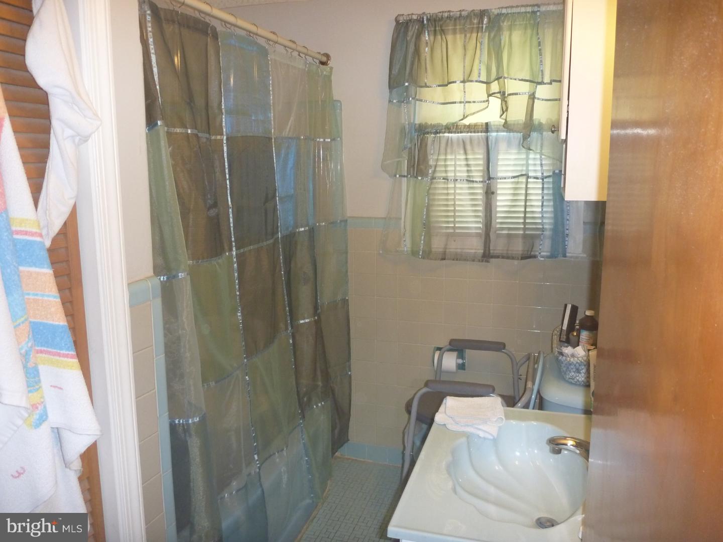 1506 Rhawn Street Philadelphia, PA 19111 - Photo 14 of 15 Bathroom