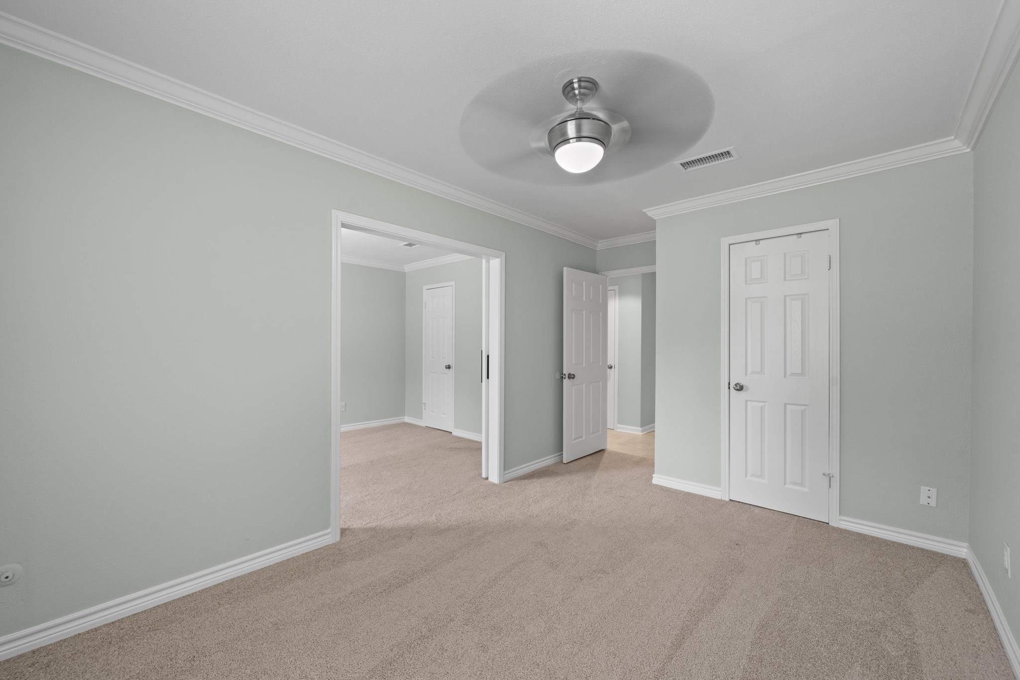 5801 Lumberdale Road, Unit 132 Houston, TX 77092 - Photo 19 of 33 Secondary bedroom alternate view