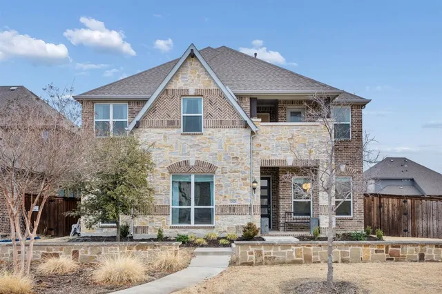 $779,000 | 12620 Royal Oaks Lane, Farmers Branch, TX 75234
