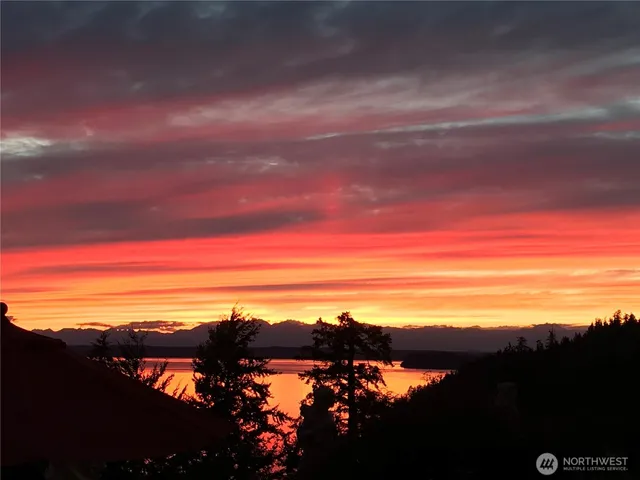 $4,900,000 | 1022 7th Court, Fox Island, WA 98333