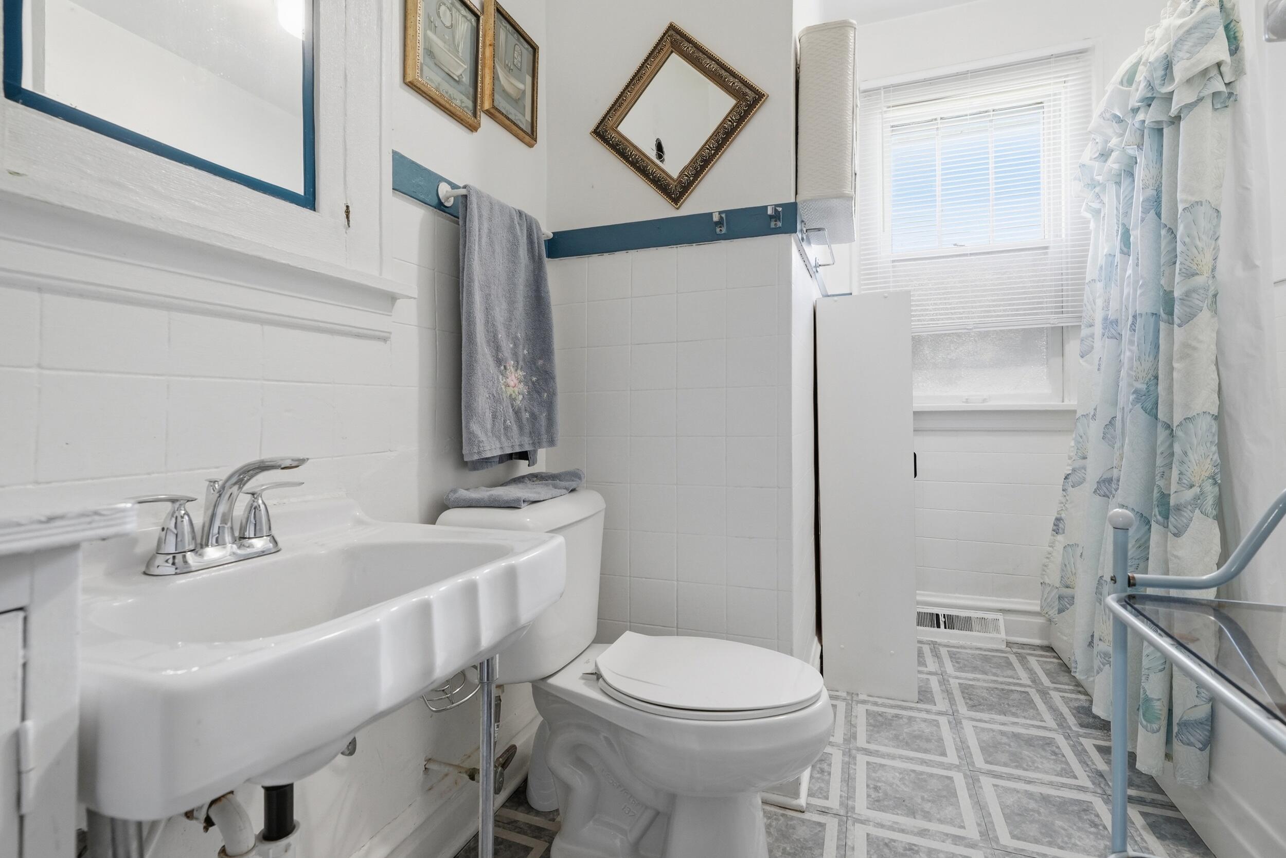 3553 Connecticut Street Gary, IN 46409 - Photo 13 of 17 2500x1668