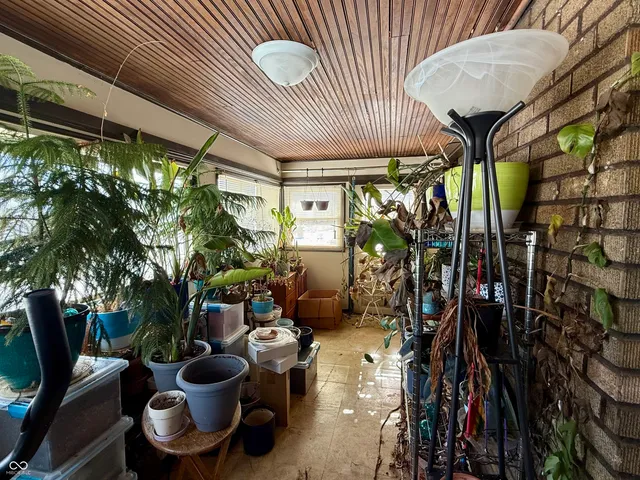 $169,900 | 886 South Raceway Road, Indianapolis, IN 46231