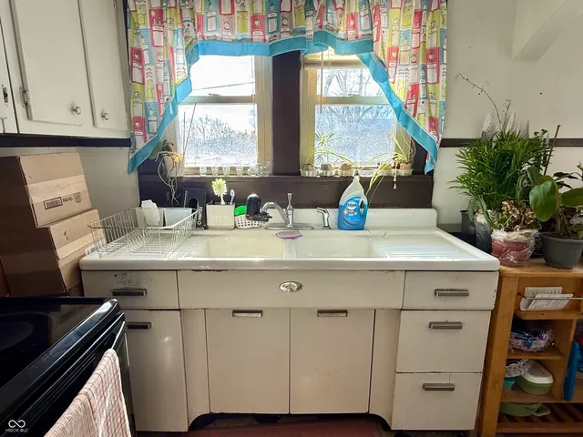 $169,900 | 886 South Raceway Road, Indianapolis, IN 46231