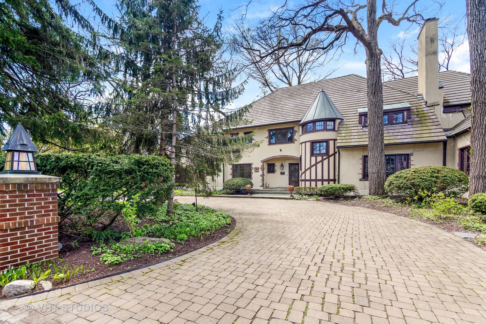 656 Ardsley Road Winnetka, IL 60093 - Photo 1 of 32