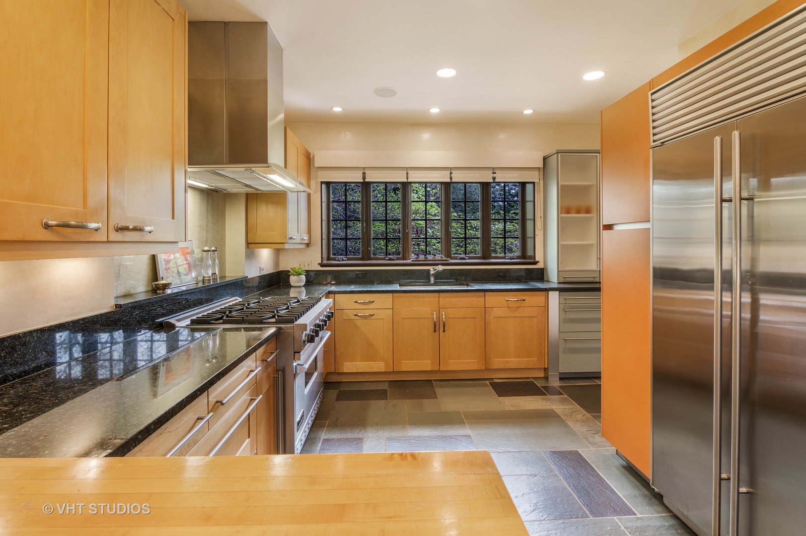 656 Ardsley Road Winnetka, IL 60093 - Photo 9 of 32
