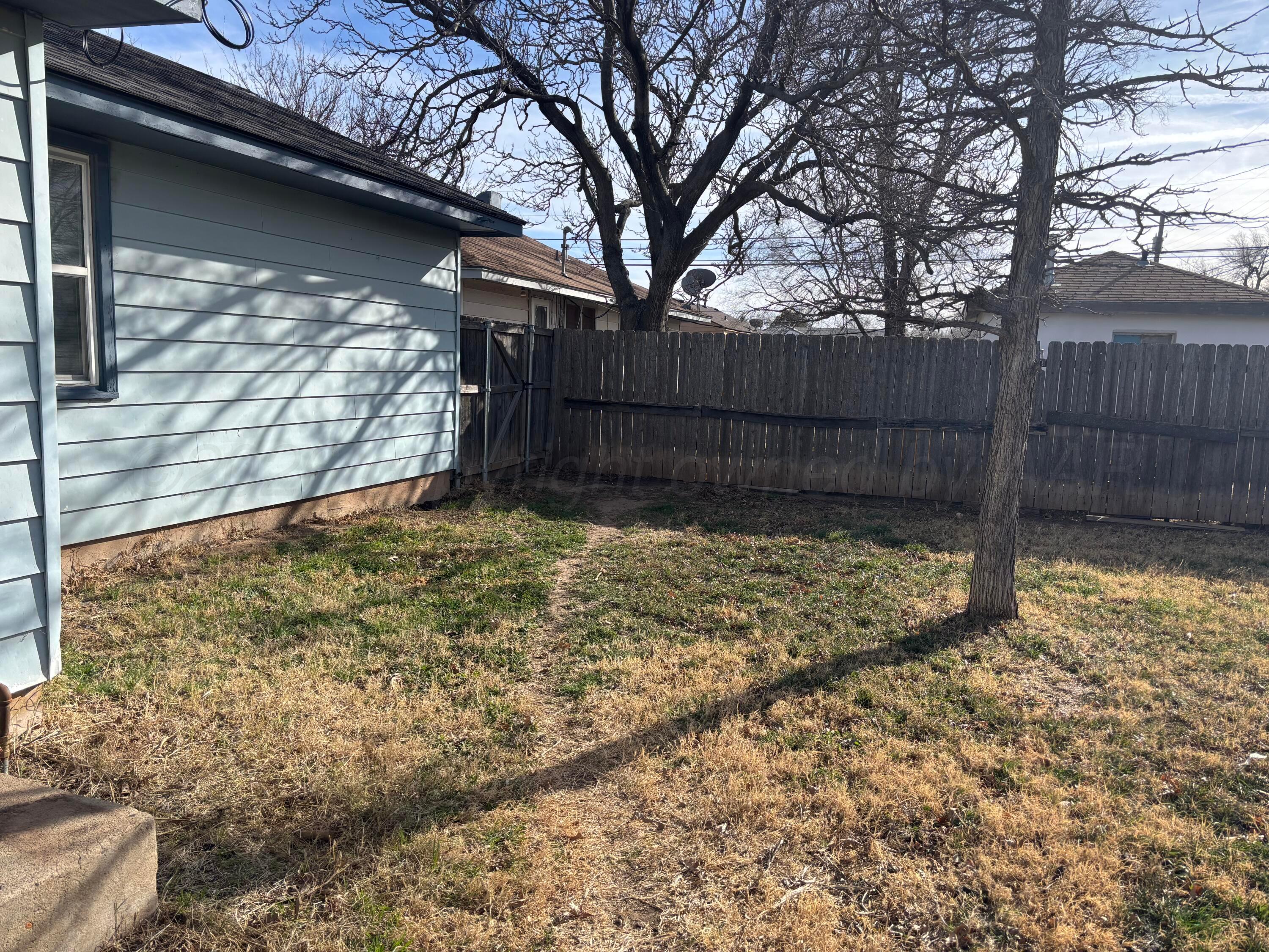 4014 Cline Road Amarillo, TX 79110 - Photo 20 of 21 a view of backyard and wooden fence