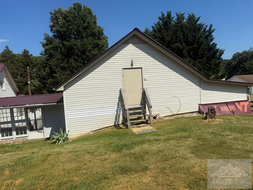 3723 Old Rte 100 Pulaski, VA 24301 - Photo 5 of 39 Gallery Image 5
