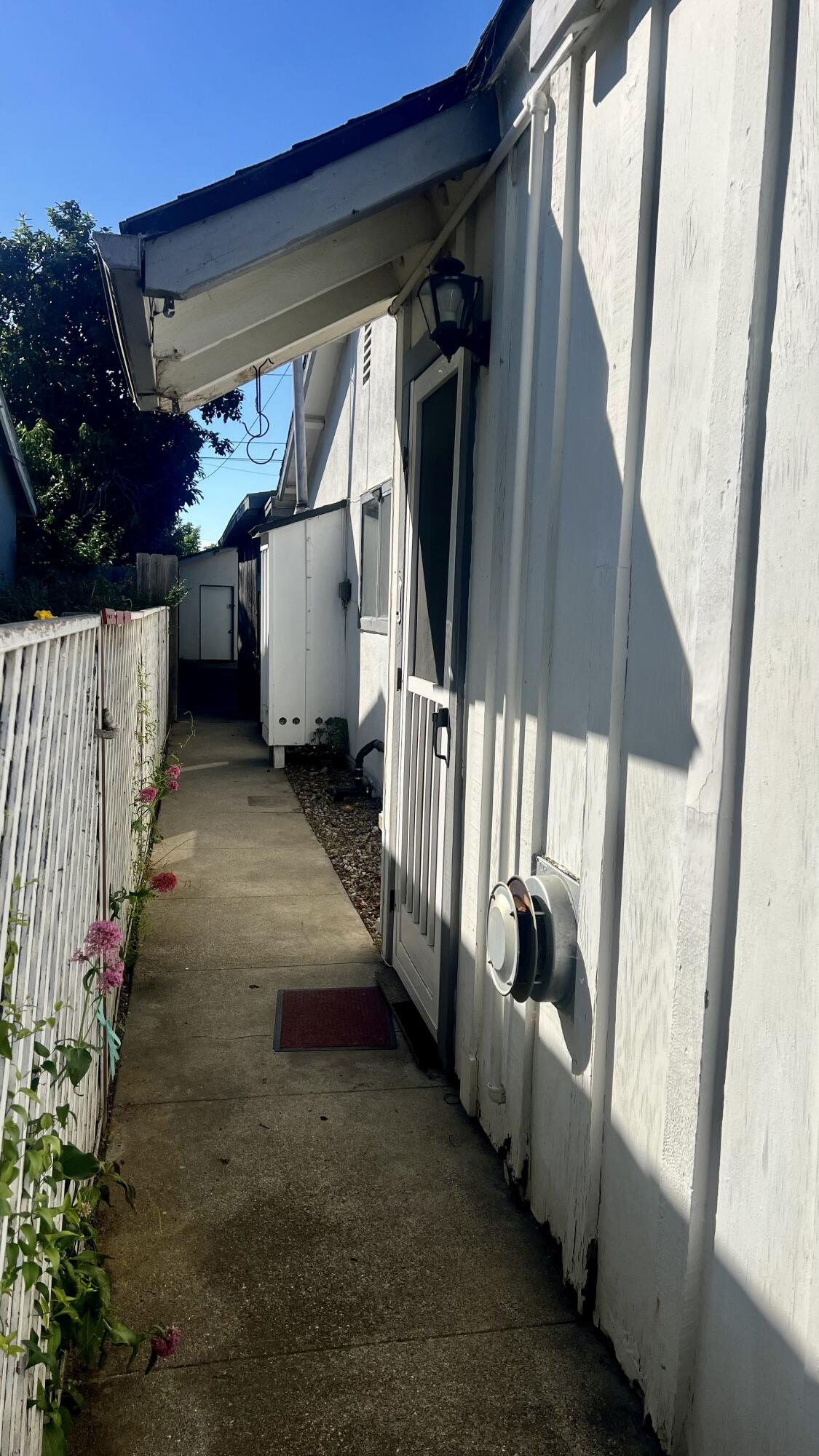509 North Second Street Lompoc, CA 93436 - Photo 27 of 34 Apartment entrance