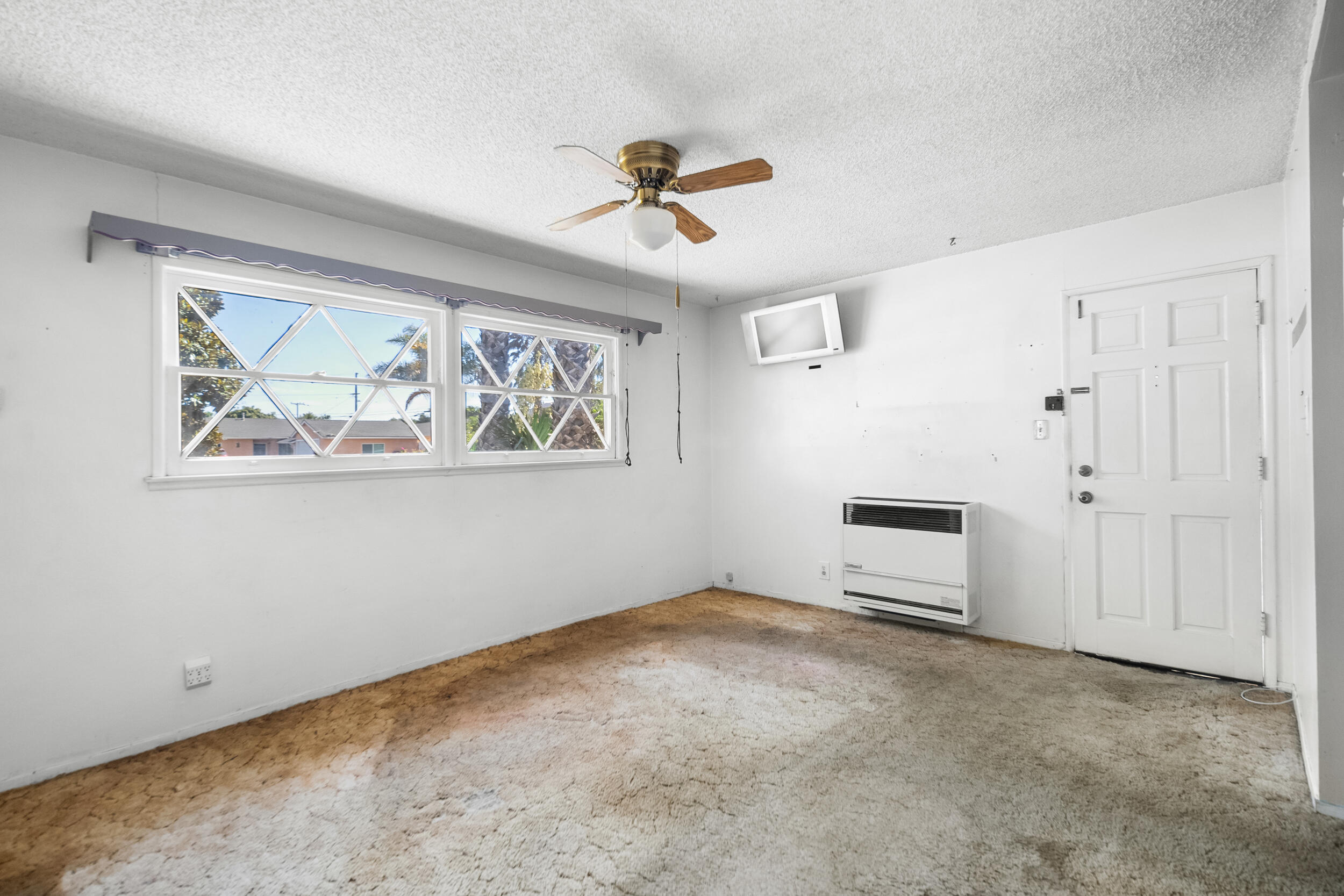 509 North Second Street Lompoc, CA 93436 - Photo 28 of 34 Apartment living room