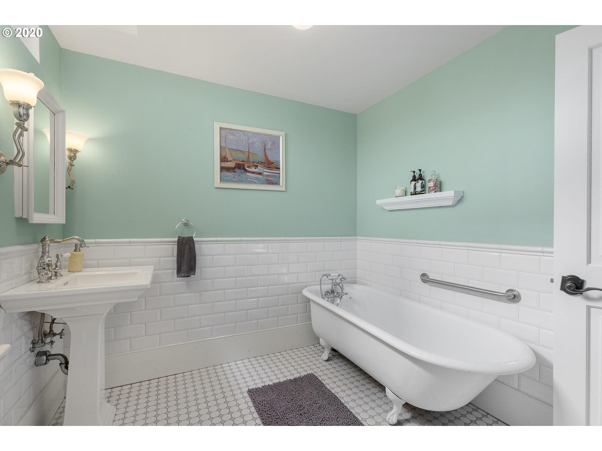 21883 Airport Road Northeast Aurora, OR 97002 - Photo 26 of 32 Gallery Image 26