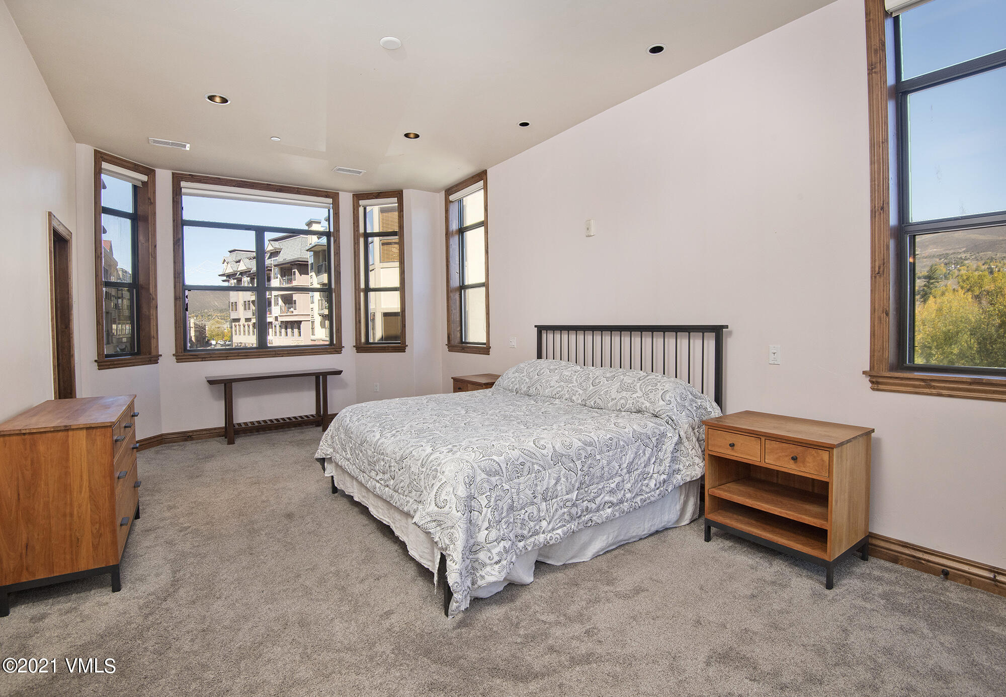 295 Main Street, Unit R201 Edwards, CO 81632 - Photo 11 of 36 a spacious bedroom with a bed and a large window