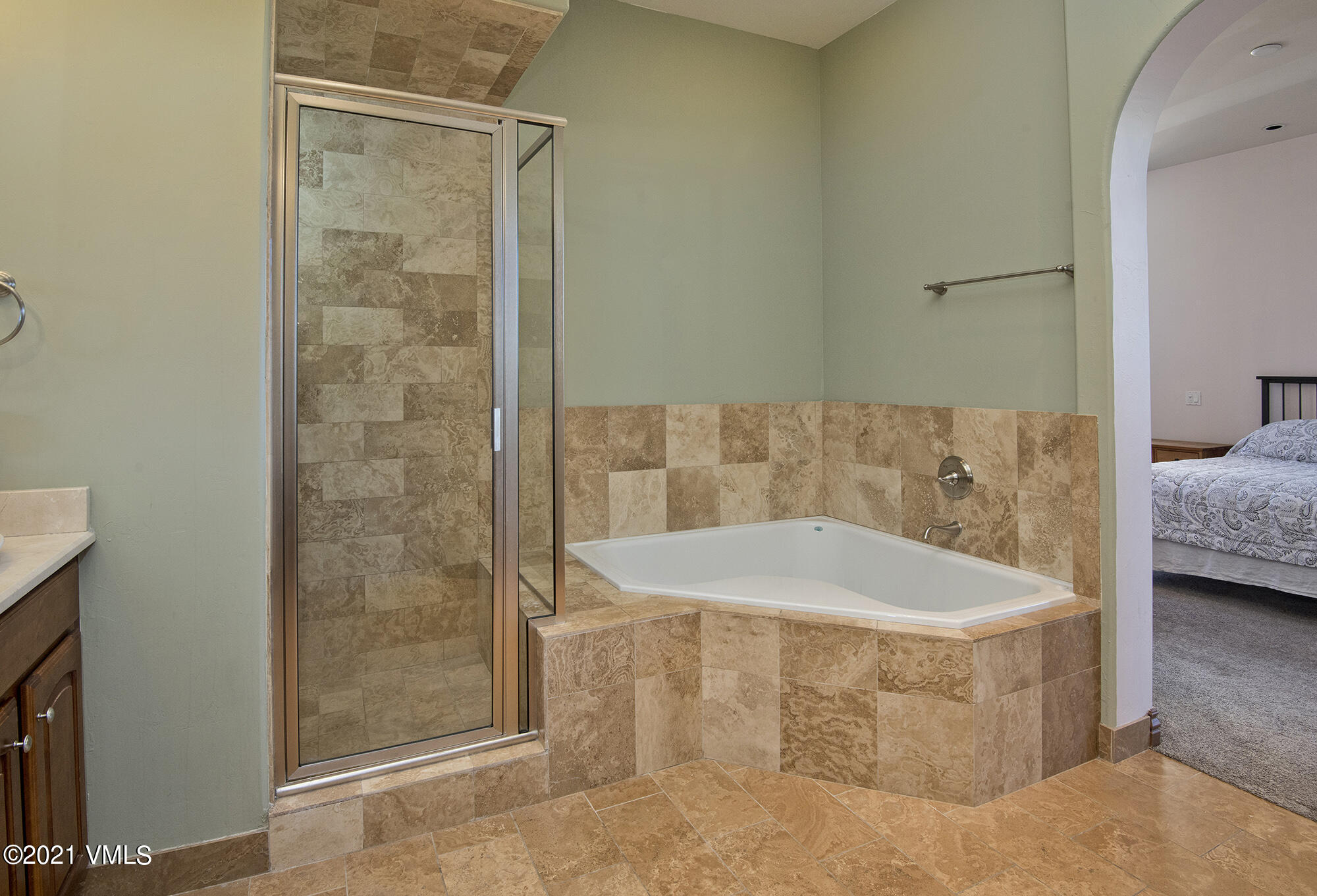 295 Main Street, Unit R201 Edwards, CO 81632 - Photo 16 of 36 a bathroom with a bathtub