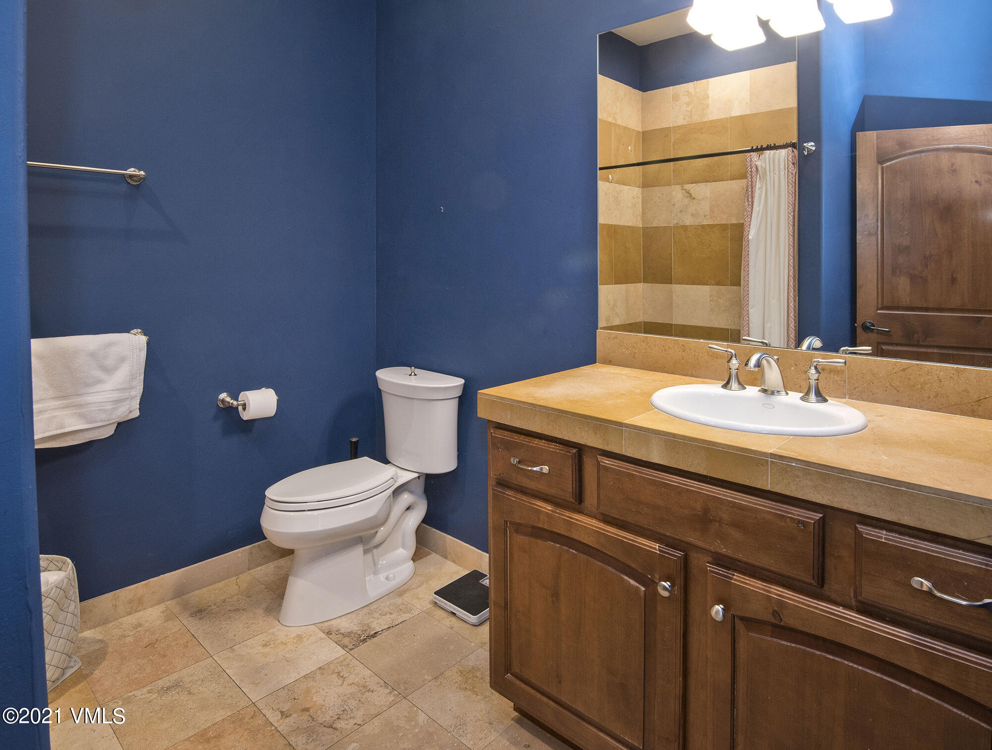 295 Main Street, Unit R201 Edwards, CO 81632 - Photo 20 of 36 a bathroom with a toilet a sink and mirror