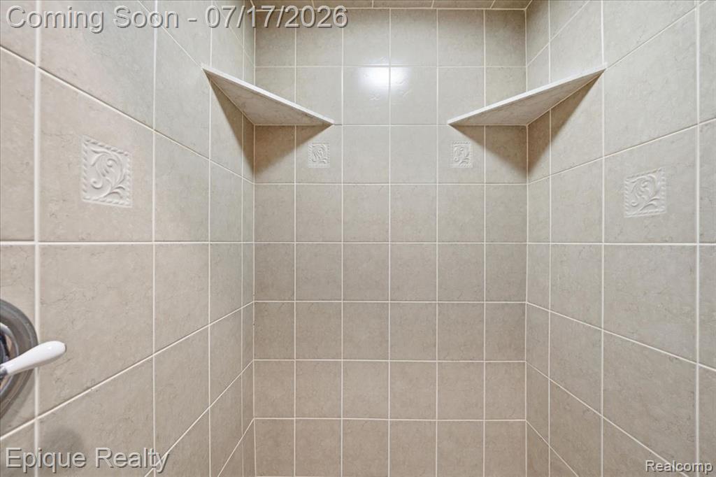 555 East Square Lake Road Troy, MI 48085 - Photo 24 of 48