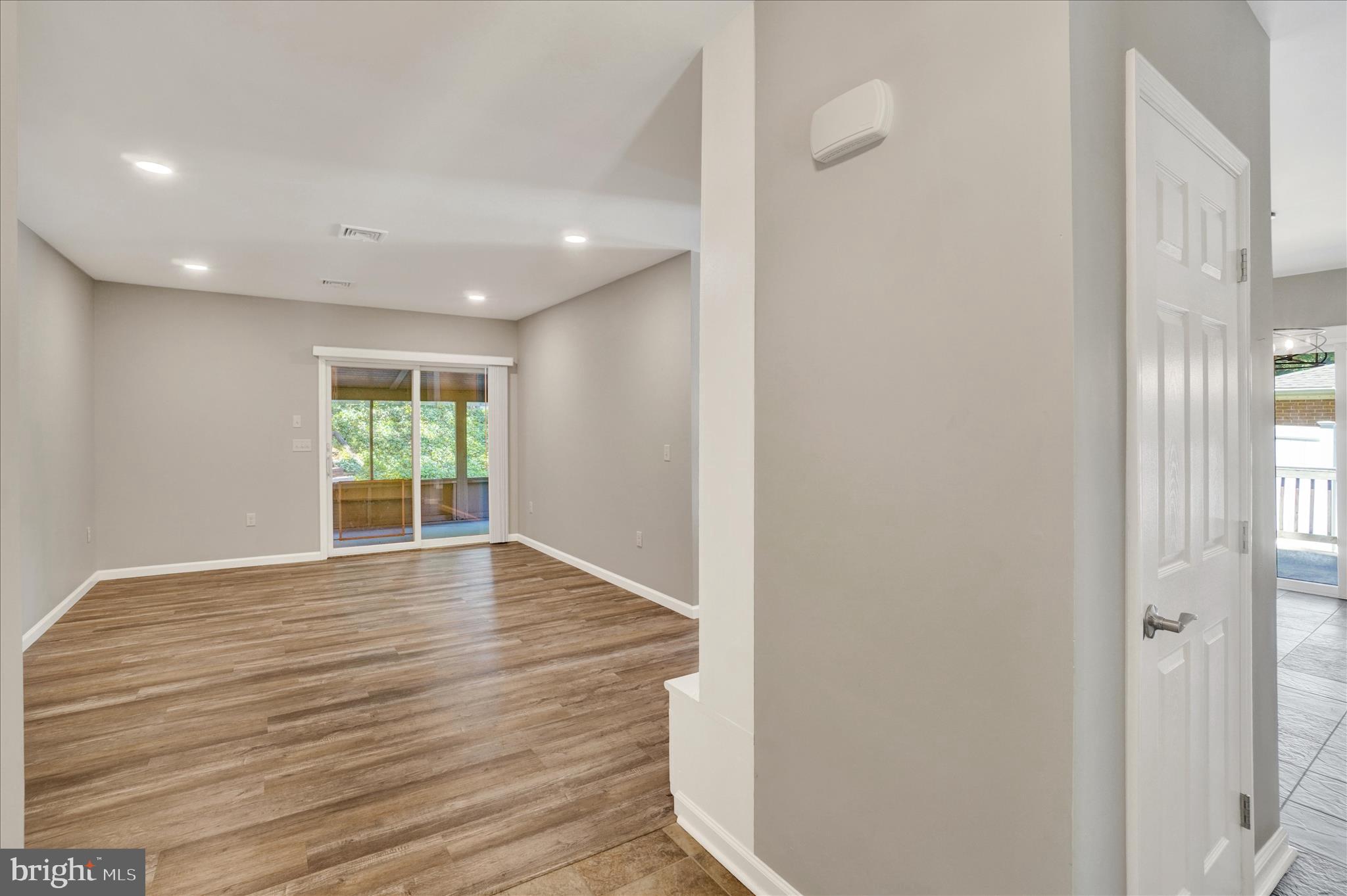 1542 Bonbar Road York, PA 17403 - Photo 6 of 33