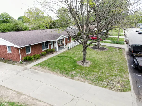 $299,900 | 3720 Camelot Lane, Columbus, IN 47203