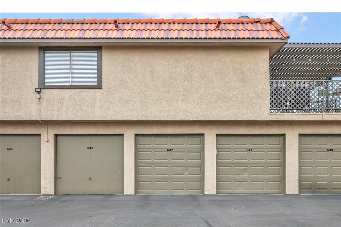647 Pepper Tree Circle Henderson, NV 89014 - Photo 3 of 34 2 Car garage