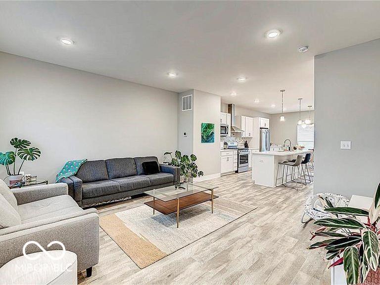 2579 Filson Street Carmel, IN 46032 - Photo 4 of 17