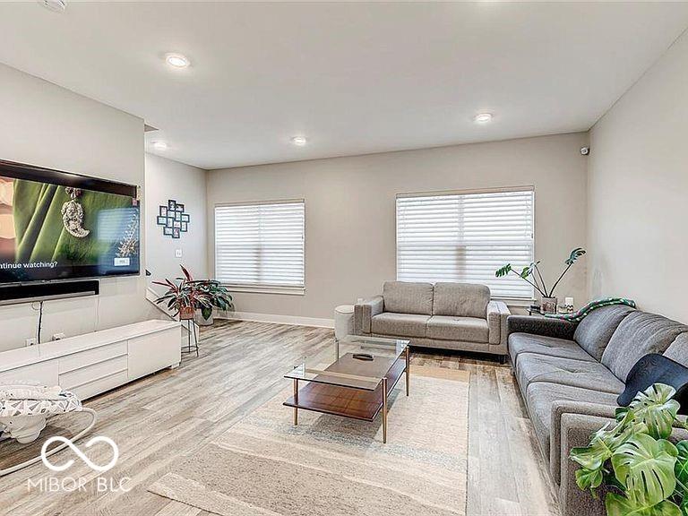 2579 Filson Street Carmel, IN 46032 - Photo 5 of 17