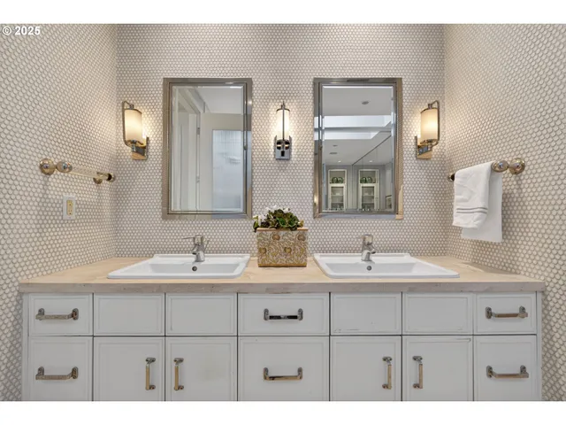 $590,000 | 2018 Northwest 16th Avenue, Portland, OR 97209