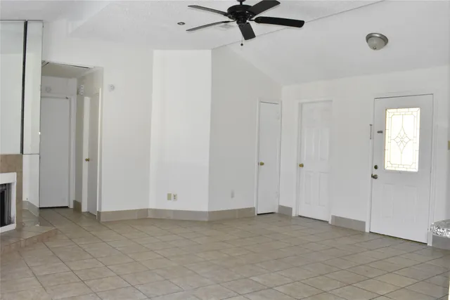 a view of room with ceiling fan