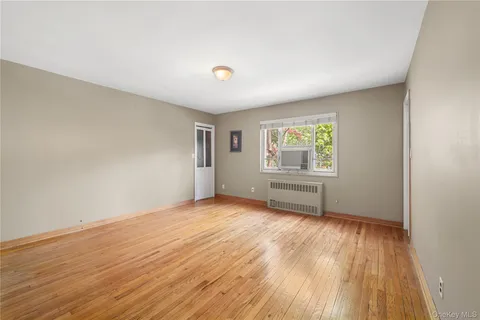 $379,000 | 224-30 Manor Road, Unit DUPLEX | Bellerose